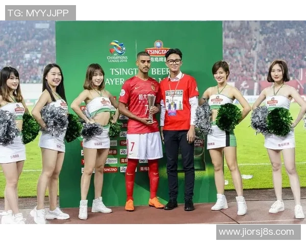 足球场上激情四射啤酒畅饮球星传奇聚焦与球迷共庆胜利时刻